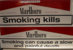 Malrboro cigarettes package: Smoking Kills
